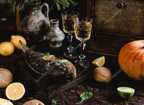 Weingläser mit Rot- und Weißwein zum Essen