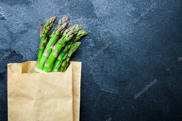 Saisonale Frühlingsgerichte mit Spargel