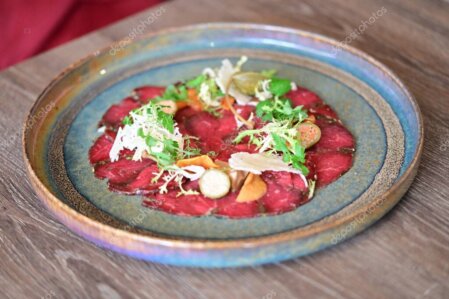 Detail eines elegant angerichteten Gerichts