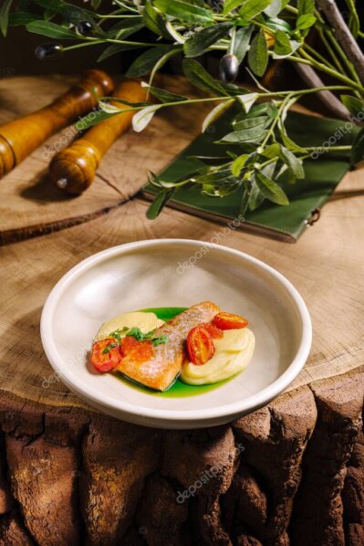 Anrichte-Moment: frische, regionale Zutaten elegant angerichtet